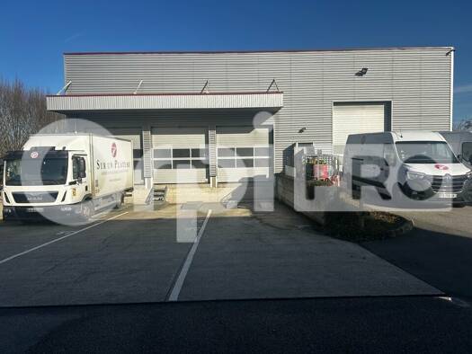 Local d'activités à louer 10 000 € 1 700 m² d'espace de stockage Lacroix-Saint-Ouen 60610