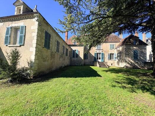 Maison de ville à vendre 526 000 € 12 pièces 7 chambres 600 m² 1 500 m² de terrain Châtillon-sur-Indre 36700