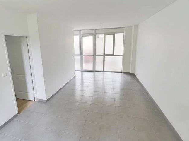 Boutique à vendre 355 000 € 3 pièces 53 m² de surface de vente Saint-Maurice 94410