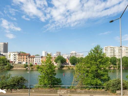 Appartement à vendre 272 900 € 3 pièces 2 chambres 70 m² Étage 1/5 République-Gare-Porte de Paris Saint-Denis 93200