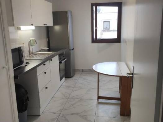 Colocation à louer 600 € 1 pièce 1 chambre 10 m² 3ème étage Bastide-Horloge Cergy 95000