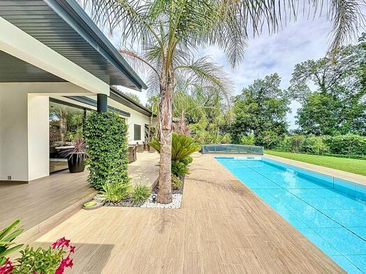 Maison de plain-pied à vendre 1 250 000 € 11 pièces 8 chambres 375 m² 4 038 m² de terrain Ouest Le Soler 66270