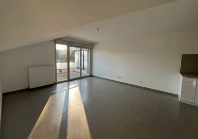 Appartement à louer 1 600 € 3 pièces 2 chambres 75 m² 3ème étage Sud Reignier-Ésery 74930
