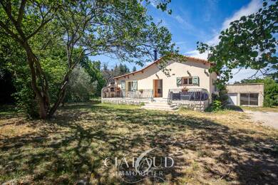 Maison de plain-pied à louer 1 900 € 4 pièces 3 chambres 89 m² 900 m² de terrain Aix en Provence 13090