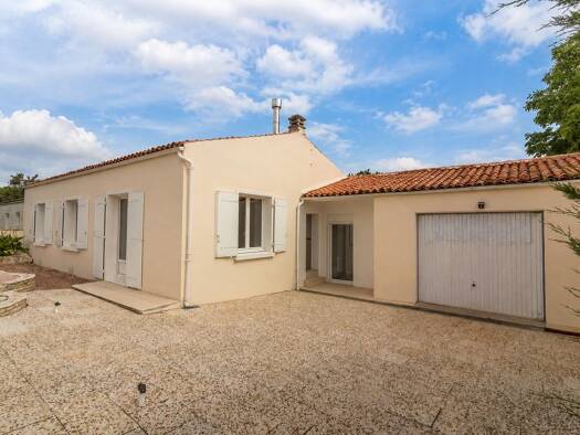 Maison de plain-pied à vendre 196 000 € 6 pièces 3 chambres 103 m² 746 m² de terrain La Devise 17700