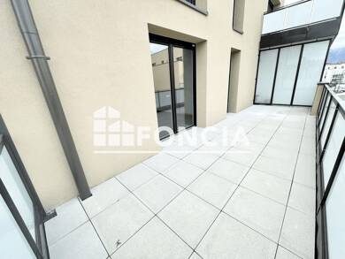 Appartement à louer 1 409 € 2 pièces 1 chambre 48,6 m² Étage 2/4 Ouest Ferney-Voltaire 01210