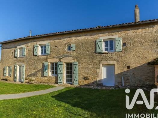 Maison à vendre 199 500 € 5 pièces 3 chambres 185 m² 5 422 m² de terrain La Magdeleine 16240