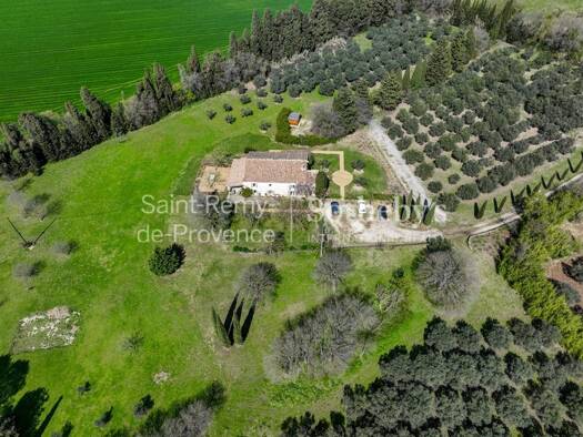Maison à vendre 1 315 000 € 5 pièces 4 chambres 283 m² 317 750 000 m² de terrain Les Ecarts Saint-Rémy-de-Provence 13210