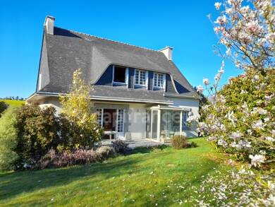Maison de plain-pied à vendre 234 000 € 5 pièces 2 chambres 156 m² 2 160 m² de terrain Plogonnec 29180