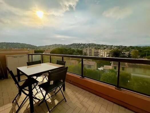 Appartement à louer 850 € 1 pièce 30 m² Vallauris 06220