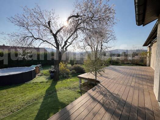 Maison de plain-pied à vendre 449 000 € 6 pièces 5 chambres 165 m² 1 870 m² de terrain Mirefleurs 63730