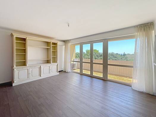 Appartement à vendre 199 000 € 4 pièces 3 chambres 85 m² Étage 3/3 Bellecroix-Pont d'Avignon Villeneuve-lès-Avignon 30400