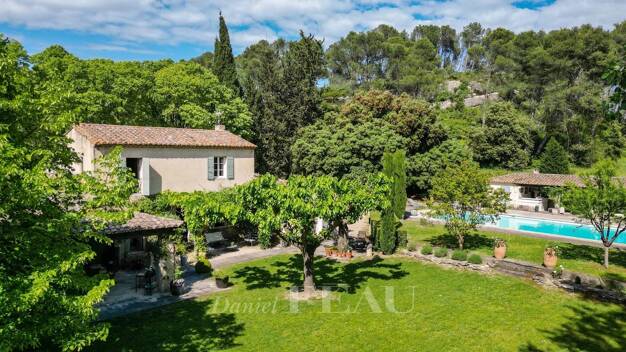 Maison à vendre 1 870 000 € 7 pièces 5 chambres 243 m² 6 162 m² de terrain Saint-Rémy-de-Provence 13210