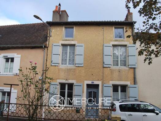 Maison de ville à vendre 148 400 € 6 pièces 4 chambres 130 m² 447 m² de terrain Centre Montmorillon 86500