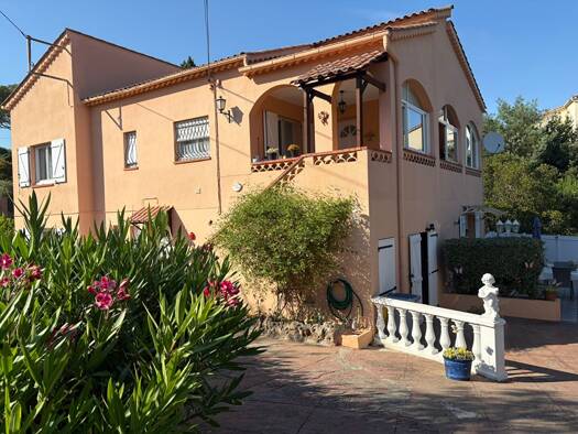 Maison à vendre 749 000 € 8 pièces 6 chambres 200 m² 800 m² de terrain Saint Aygulf Fréjus 83370