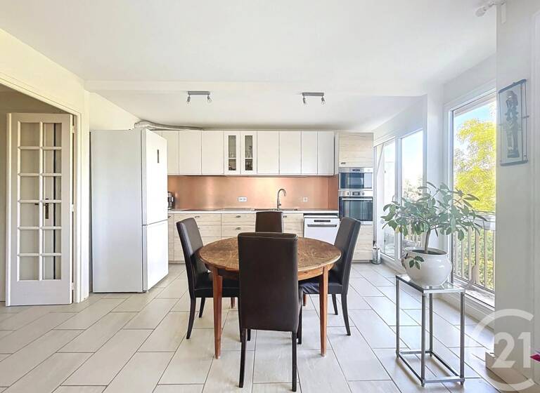 Appartement à vendre 295 000 € 5 pièces 3<br/>chambres 85 m²<br/>superficie 4ème<br/>étage Fresnes 94260
