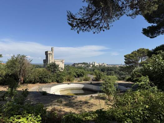 Maison à vendre 1 575 000 € 6 pièces 4 chambres 250 m² 2 857 m² de terrain Bellecroix-Pont d'Avignon Villeneuve-Lès-Avignon 30400