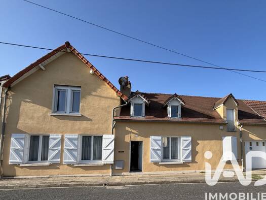 Maison de ville à vendre 179 000 € 6 pièces 5 chambres 145 m² 1 163 m² de terrain Centre Ville Yzeure 03400