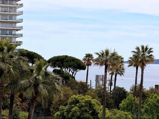 Appartement à vendre 336 000 € 2 pièces 1 chambre 47,62 m² 7 étages La Bocca Cannes 06150