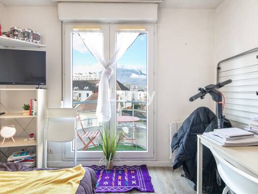 Appartement à vendre 55 000 € 1 pièce 16 m² 3ème étage Allies-Clos d'Or Grenoble 38100