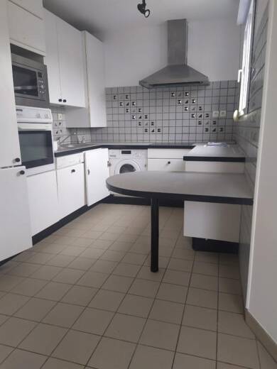 Appartement à louer 687 € 1 pièce 35 m² Dernier étage, Étage 1/1 Bourg Genas 69740