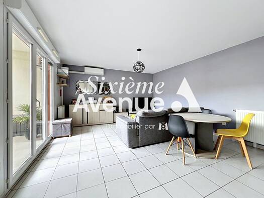 Appartement à vendre 195 000 € 3 pièces 2 chambres 68 m² Étage 3/3 Le Bandonnier-Les Maures Feyzin 69320