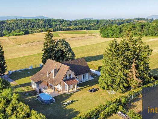 Maison à vendre 450 000 € 8 pièces 4 chambres 241 m² 3 335 m² de terrain Rochetoirin 38110