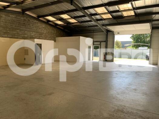 Local d'activités à louer 4 935 € 600 m² d'espace de stockage Marcheprime 33380