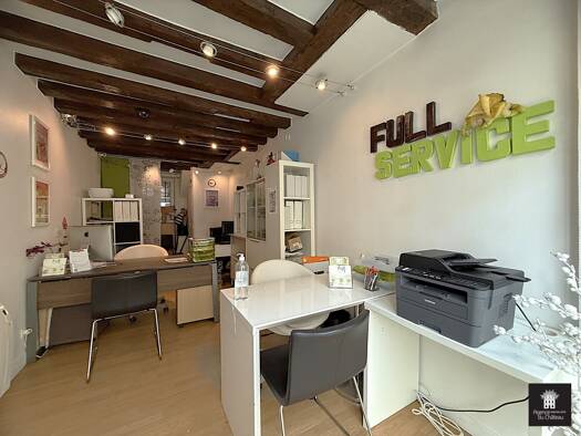 Local commercial à louer 850 € 19 m² de surface de vente Versailles 78000