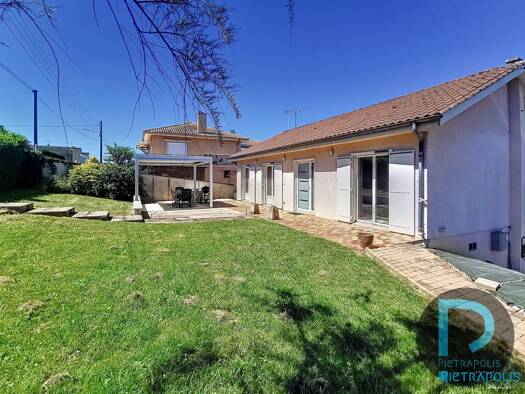 Maison de plain-pied à vendre 249 000 € 4 pièces 3 chambres 85 m² 670 m² de terrain Centre Hospitalier Mâcon 71000