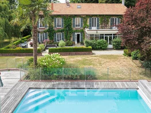 Maison à vendre 1 580 000 € 9 pièces 5 chambres 333 m² 6 500 m² de terrain Férolles-Attilly 77150