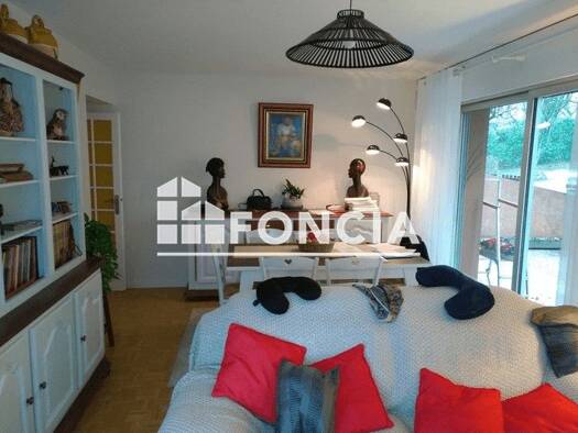 Appartement à louer 1 241 € 3 pièces 2 chambres 73,1 m² Étage 1/2 Bord du Lac Évian-les-Bains 74500