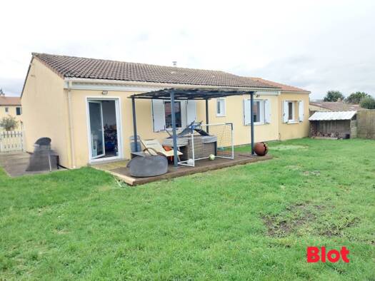 Maison de plain-pied à vendre 330 750 € 5 pièces 3 chambres 106 m² 741 m² de terrain Corsept 44560