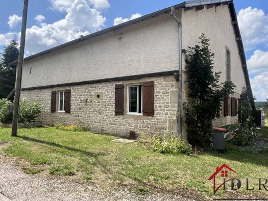 Maison de plain-pied à vendre 155 000 € 4 pièces 2 chambres 149 m² 2 820 m² de terrain Laferte sur Amance 52500
