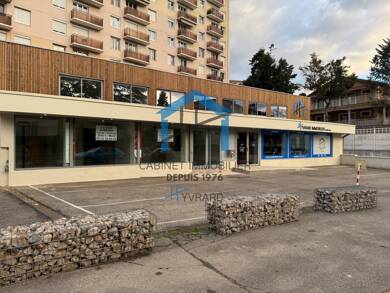 Local commercial à louer 2 000 € 125 m² de surface de vente St Chamond 42400