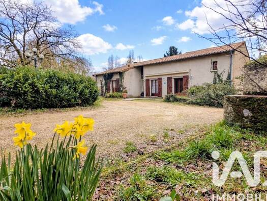 Maison à vendre 263 000 € 8 pièces 7 chambres 175 m² 3 078 m² de terrain Saint-Julien-l'Ars 86800