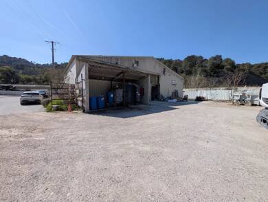 Local commercial avec bail commercial 70 000 € 936 m² de surface de vente Drap 06340