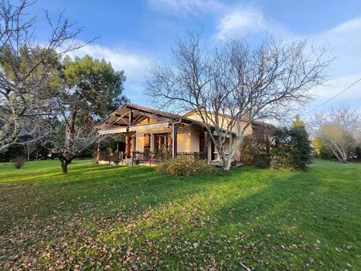 Maison de plain-pied à vendre 241 500 € 5 pièces 3 chambres 126 m² 5 941 m² de terrain Lagupie 47180