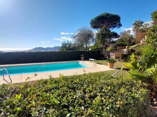 Appartement à louer 1 790 € 3 pièces 1 chambre 54,3 m² RDC/2 Croix des Gardes Cannes 06400