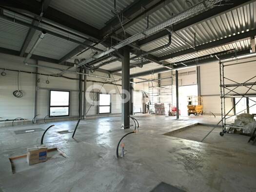 Local d'activités à vendre 690 000 € 400 m² d'espace de stockage Rillieux-la-Pape 69140