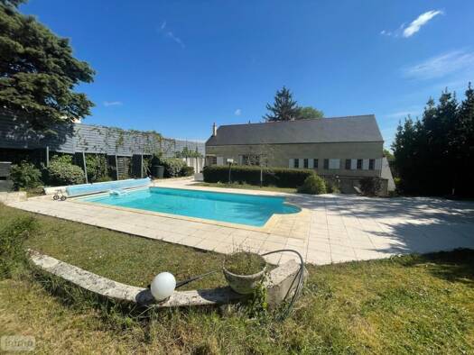 Maison à vendre 363 986 € 8 pièces 4 chambres 225 m² 2 360 m² de terrain Saumur 49400
