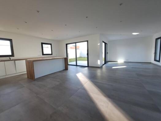 Maison à louer - Première occupation 2 050 € 5 pièces 4 chambres 135 m² Centre Meyzieu 69330