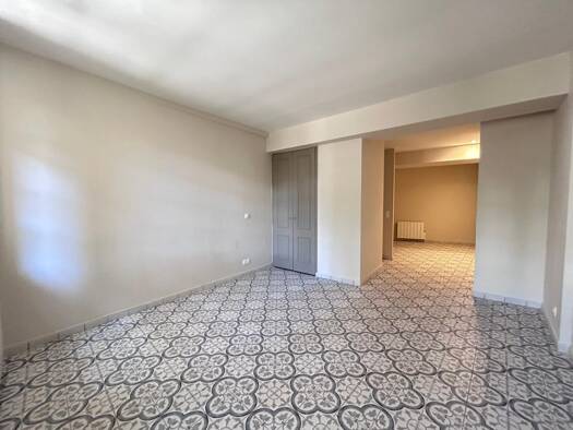 Duplex à louer 800 € 3 pièces 2 chambres 76,3 m² RDC Zone Pietonne Avignon 84000
