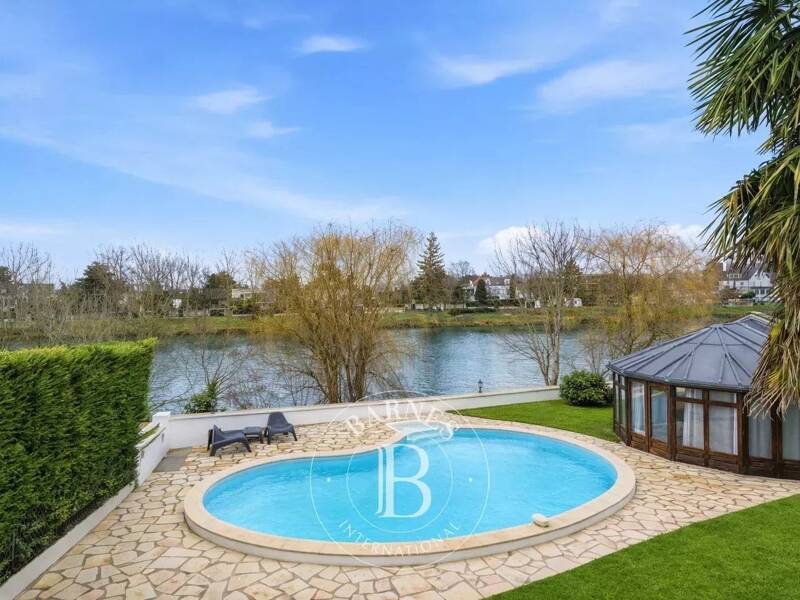 Maison à vendre, 245m², SAINT MAUR DES FOSSES