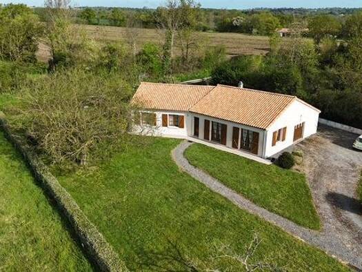 Maison de plain-pied à vendre 157 000 € 4 pièces 3 chambres 115 m² 1 550 m² de terrain Chanteloup 79320