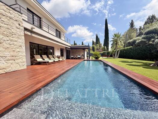 Maison de plain-pied à vendre - Première occupation 1 995 000 € 6 pièces 5 chambres 195 m² 1 700 m² de terrain Opio 06650
