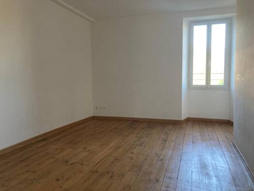 Duplex à vendre 70 500 € 3 pièces 2 chambres 55,54 m² Étage 2/4 Arudy 64260
