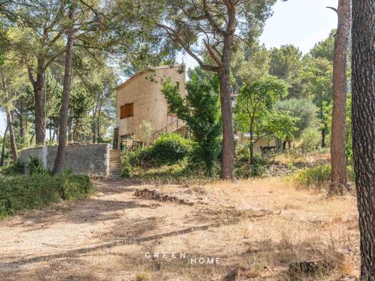 Maison à vendre 630 000 € 7 pièces 5 chambres 186 m² 12 000 m² de terrain Le 13100
