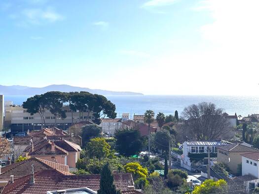 Appartement à vendre 399 000 € 3 pièces 2 chambres 81,66 m² Étage 5/10 Hôpital La Ciotat 13600