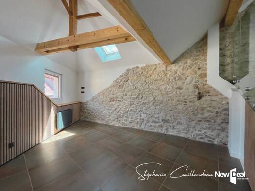 Loft à vendre 210 000 € 3 pièces 2 chambres 76 m² Étage 2/2 Yenne 73170